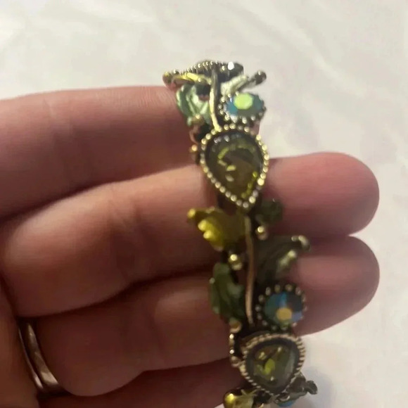 Emerald green wristlet - jewels and gems in a beautiful green color - Picture 2 of 3